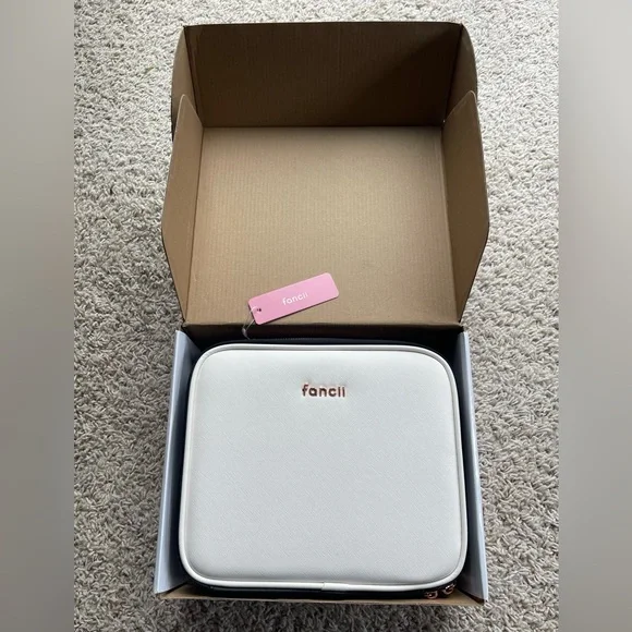 NEW Fancii Madison Small Makeup Case - Weekender - Picture 6 of 7